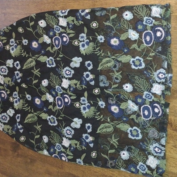 BCBGeneration Embroidered Floral Mesh Midi Pencil Skirt with Slit in Back 10 - Picture 3 of 7